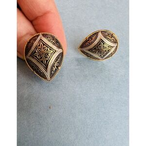 Vintage Spain Damascene Teardrop Screw Back Earrings 3 Dimensional Gold Tone